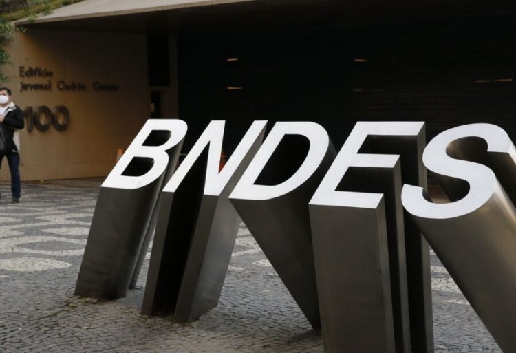 BNDES financia primeiro projeto para produzir combustível limpo de aviões em escala