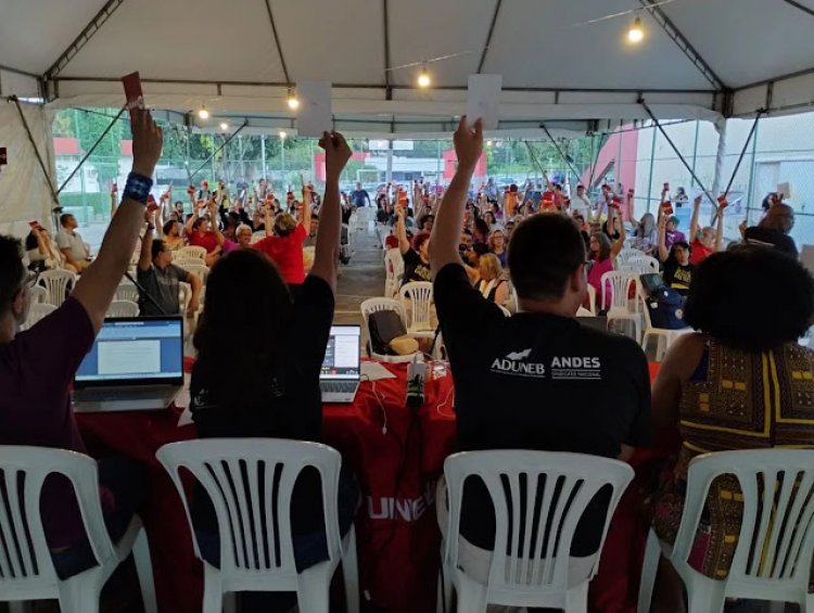 Uneb aprova fim da greve em assembleia; saiba mais