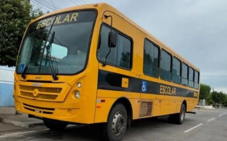 Paratinga recebe novo ônibus escolar através de programa federal