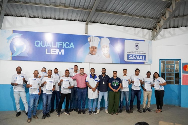 QUALIFICA LEM: 1ª TURMA DO CURSO DE PEDREIRO POLIVALENTE RECEBE CERTIFICADO