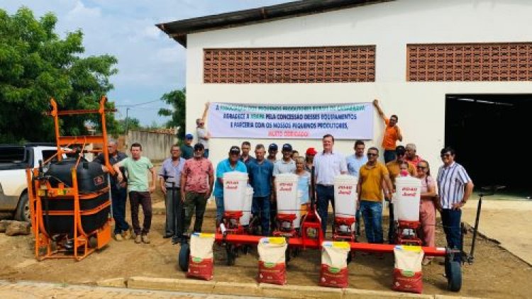 Abapa entrega kits de irrigação e equipamentos para agricultores do oeste e sudoeste da Bahia