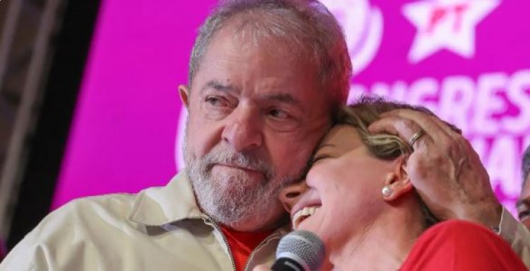 Lula chama Gleisi e sinaliza que ela assumirá ministério